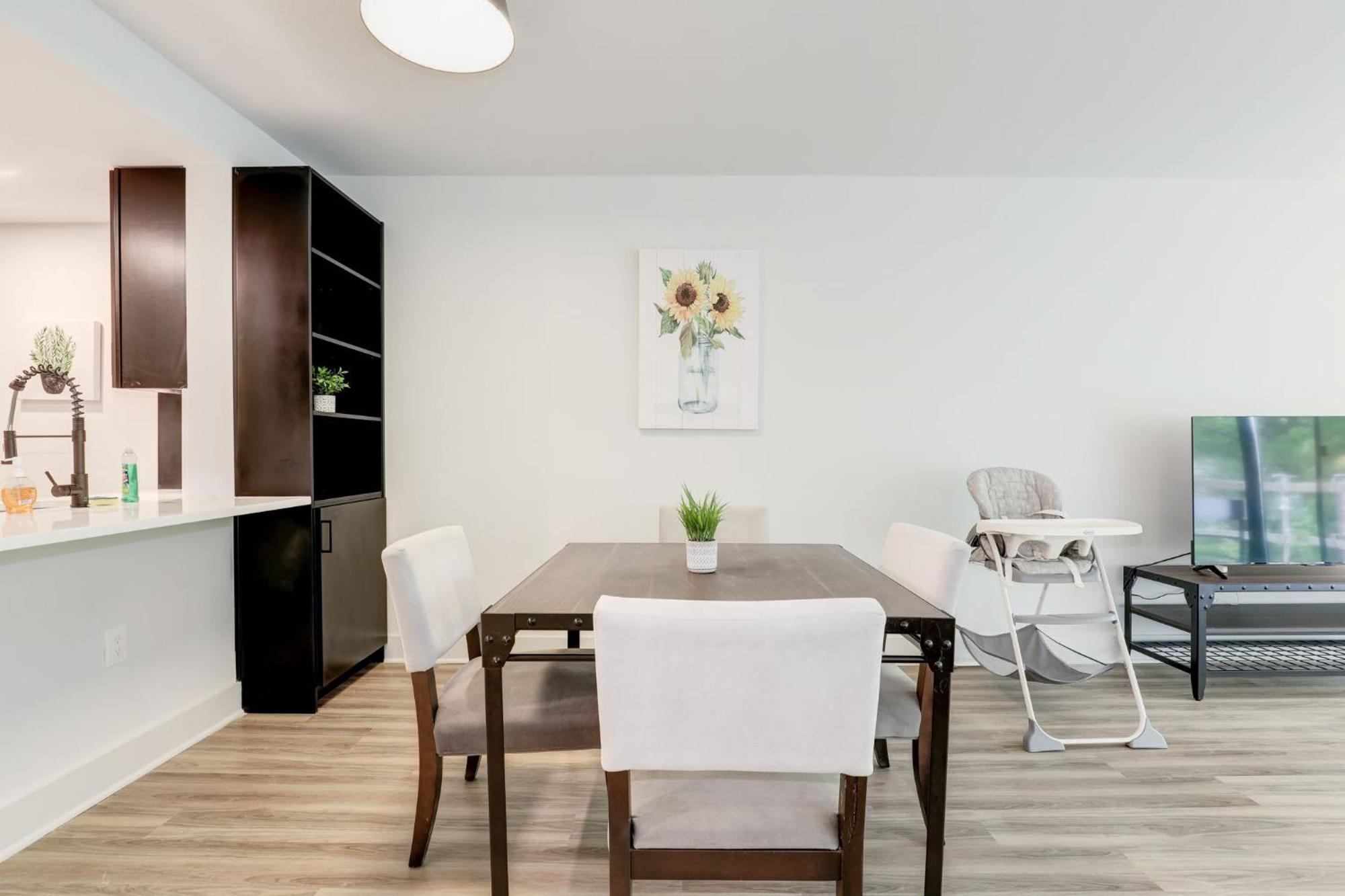2Br Executive Apartment With Spacious Layout Arlington Exterior photo