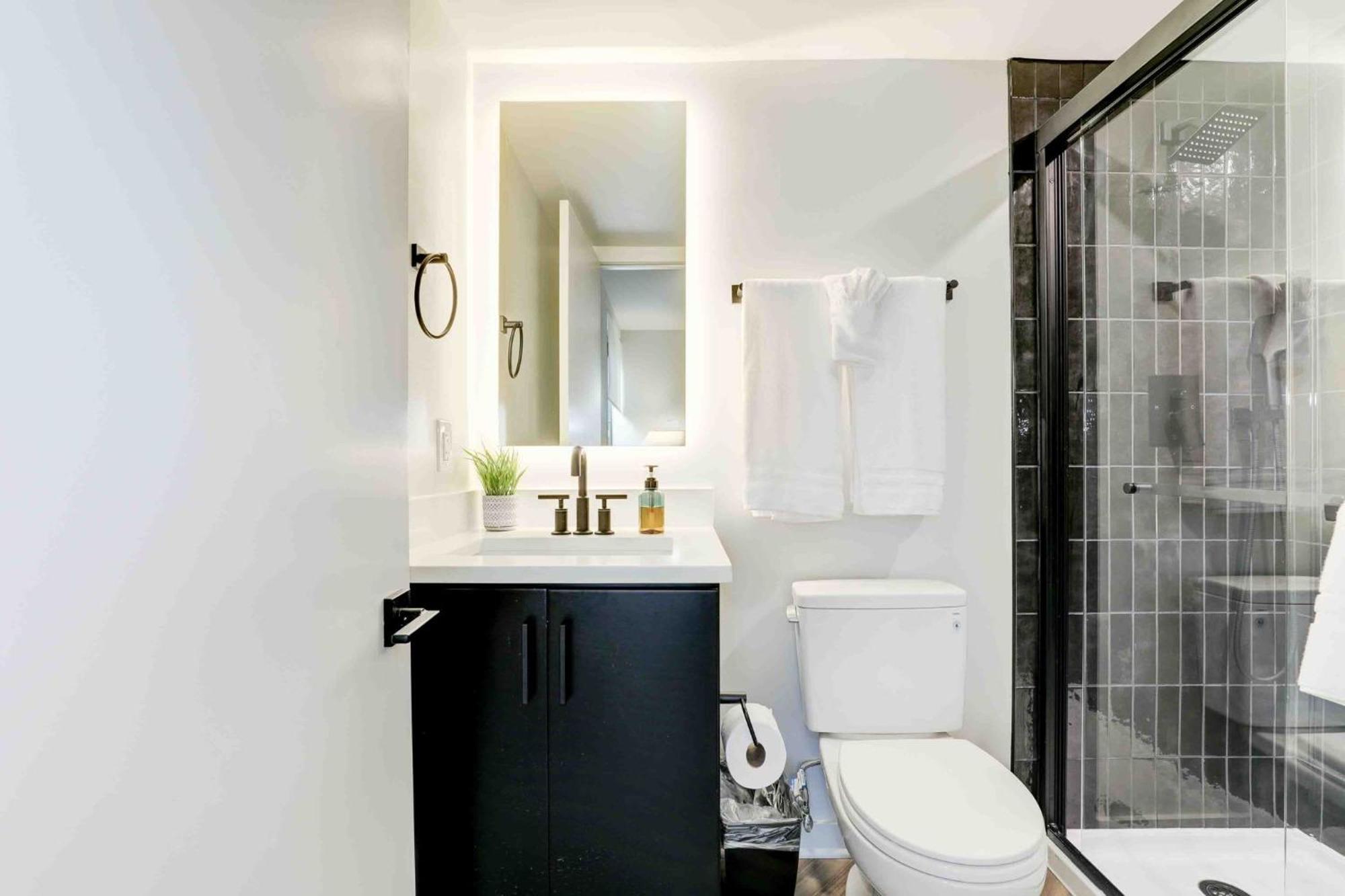 2Br Executive Apartment With Spacious Layout Arlington Exterior photo