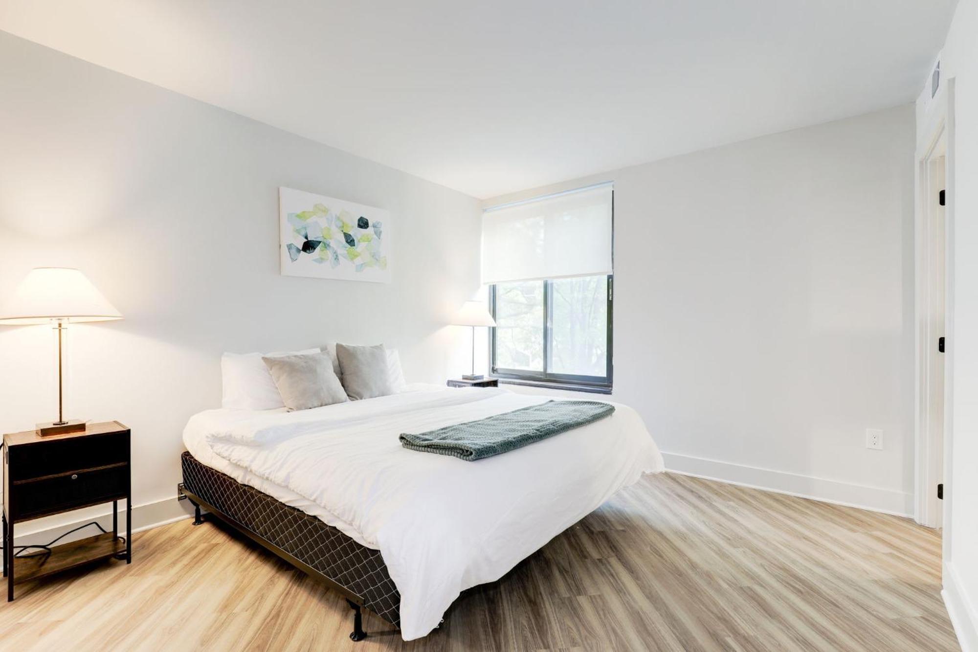 2Br Executive Apartment With Spacious Layout Arlington Exterior photo