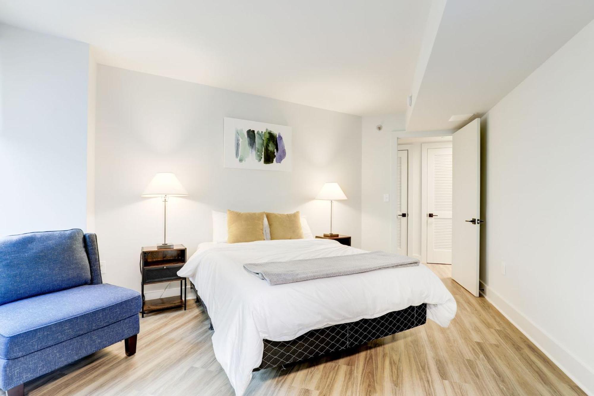 2Br Executive Apartment With Spacious Layout Arlington Exterior photo