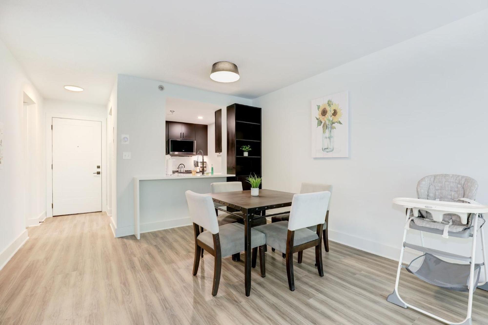 2Br Executive Apartment With Spacious Layout Arlington Exterior photo