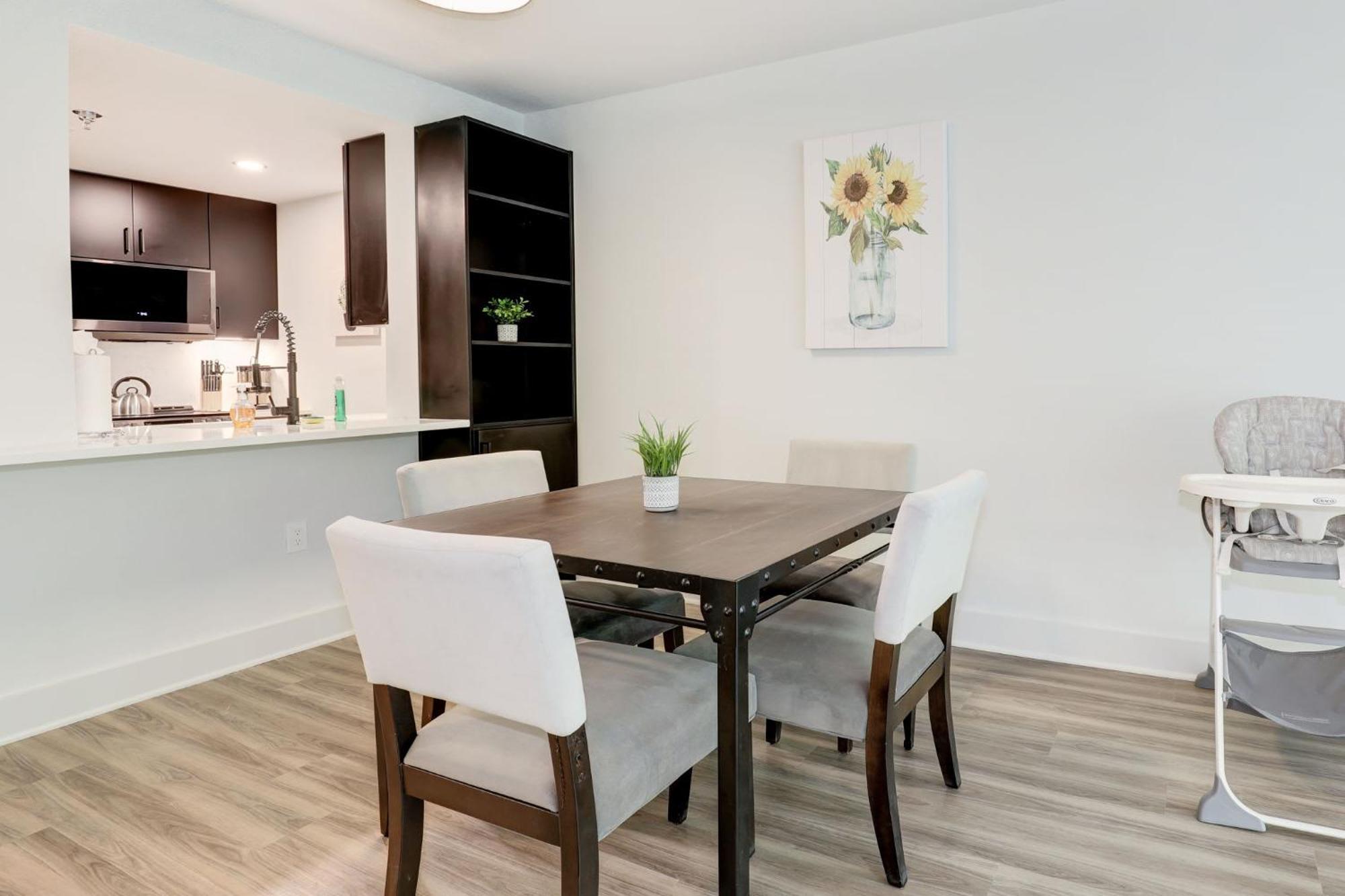 2Br Executive Apartment With Spacious Layout Arlington Exterior photo