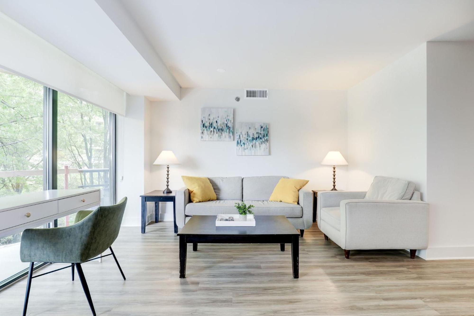 2Br Executive Apartment With Spacious Layout Arlington Exterior photo