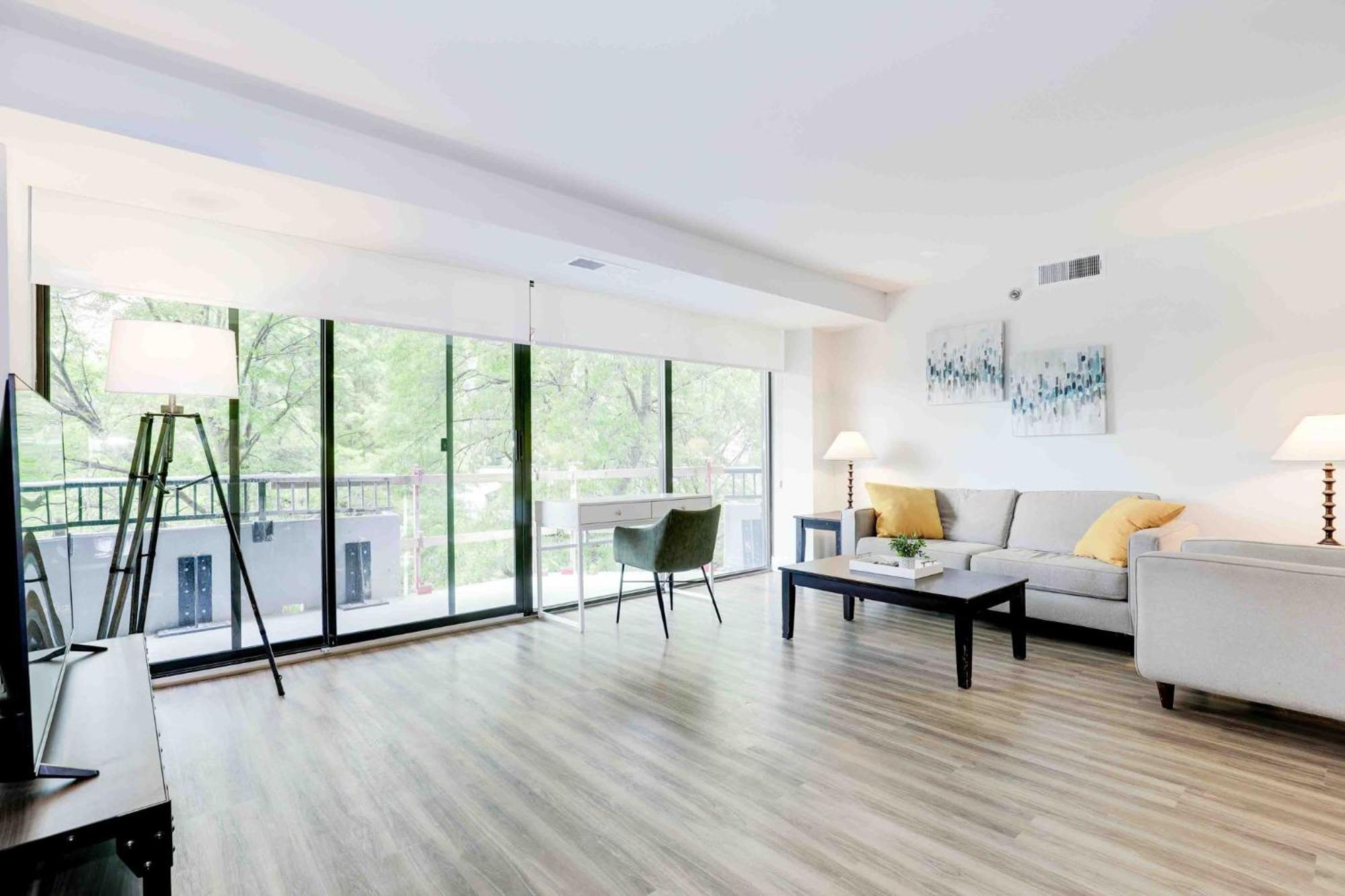 2Br Executive Apartment With Spacious Layout Arlington Exterior photo