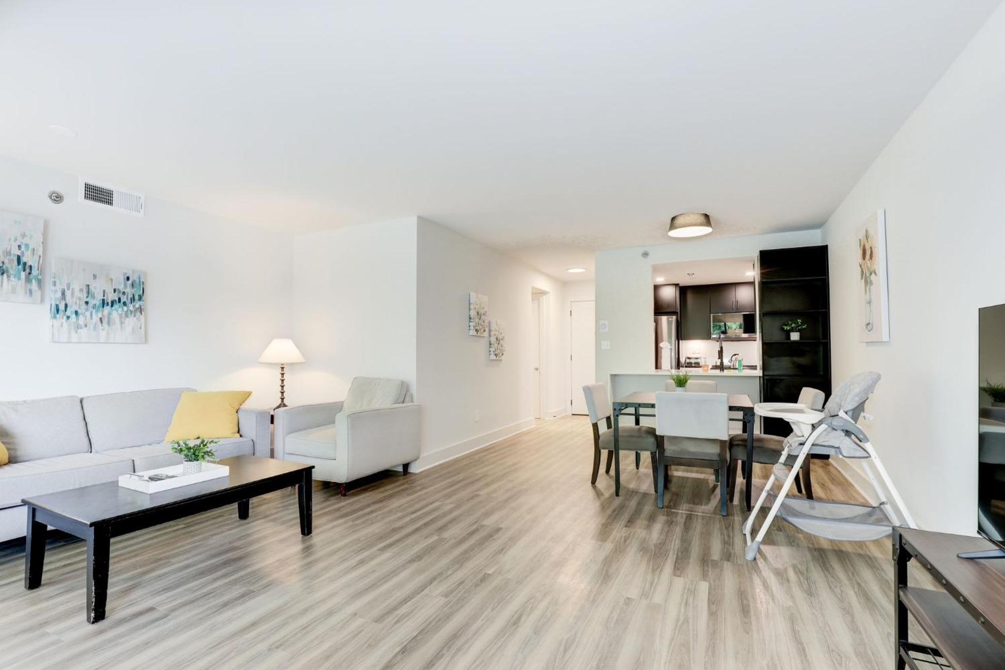 2Br Executive Apartment With Spacious Layout Arlington Exterior photo