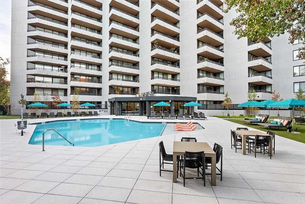 2Br Executive Apartment With Spacious Layout Arlington Exterior photo