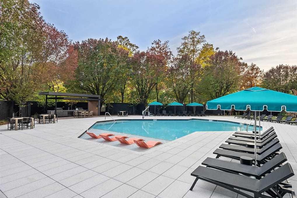 2Br Executive Apartment With Spacious Layout Arlington Exterior photo